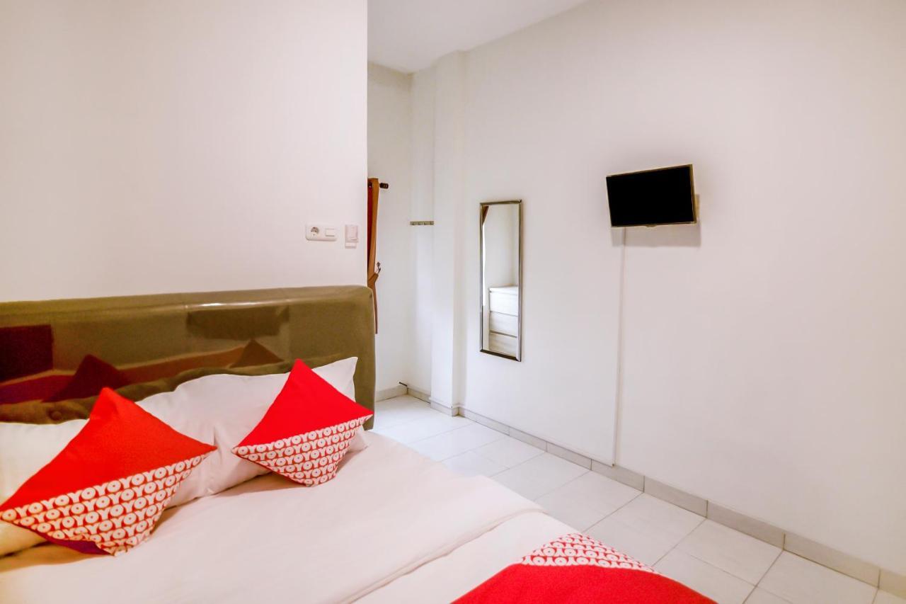 Hotel Oyo 183 The Pipe House Palembang Exterior foto