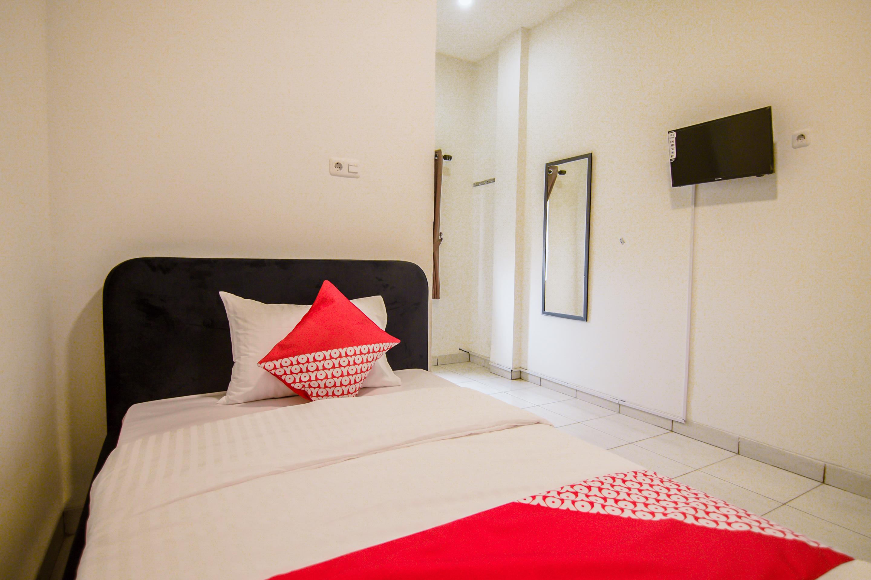 Hotel Oyo 183 The Pipe House Palembang Exterior foto