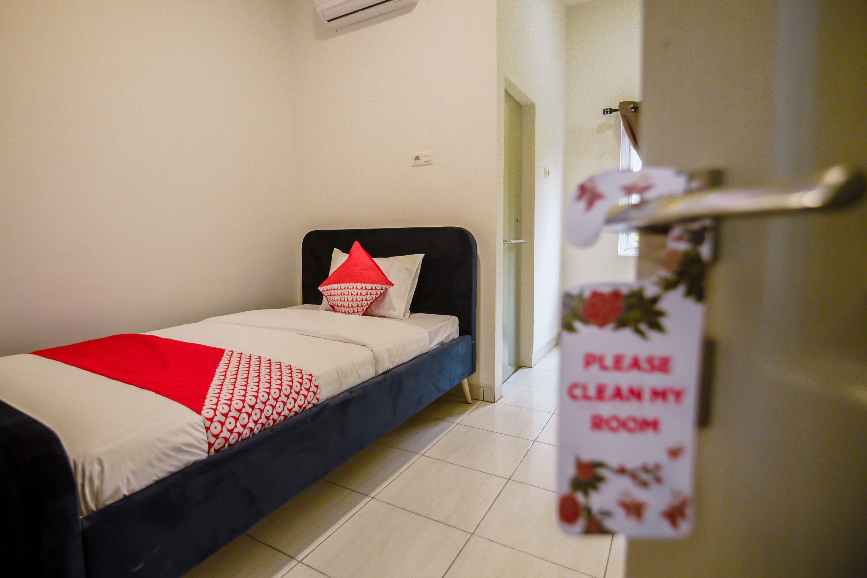 Hotel Oyo 183 The Pipe House Palembang Exterior foto