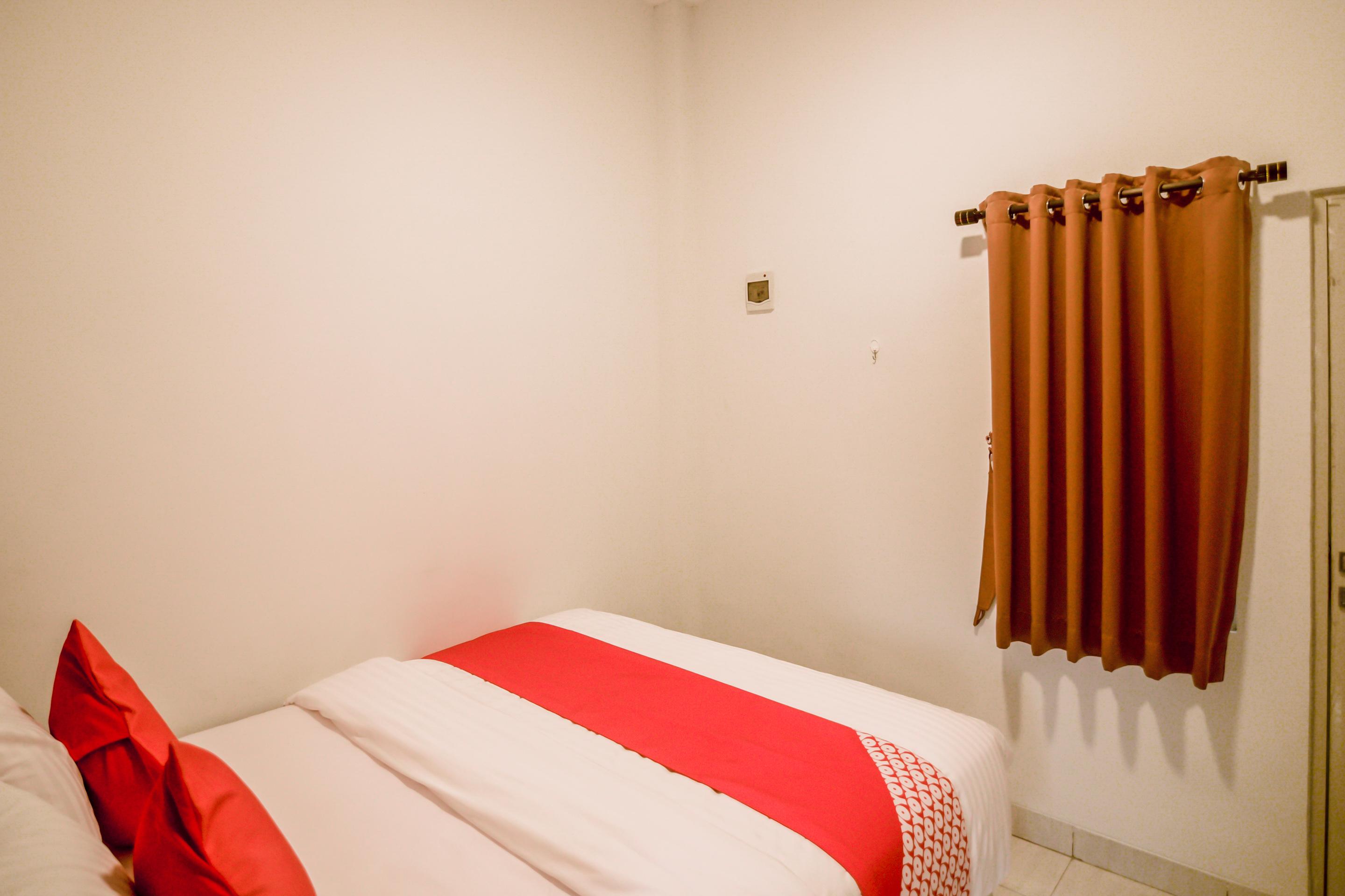 Hotel Oyo 183 The Pipe House Palembang Exterior foto