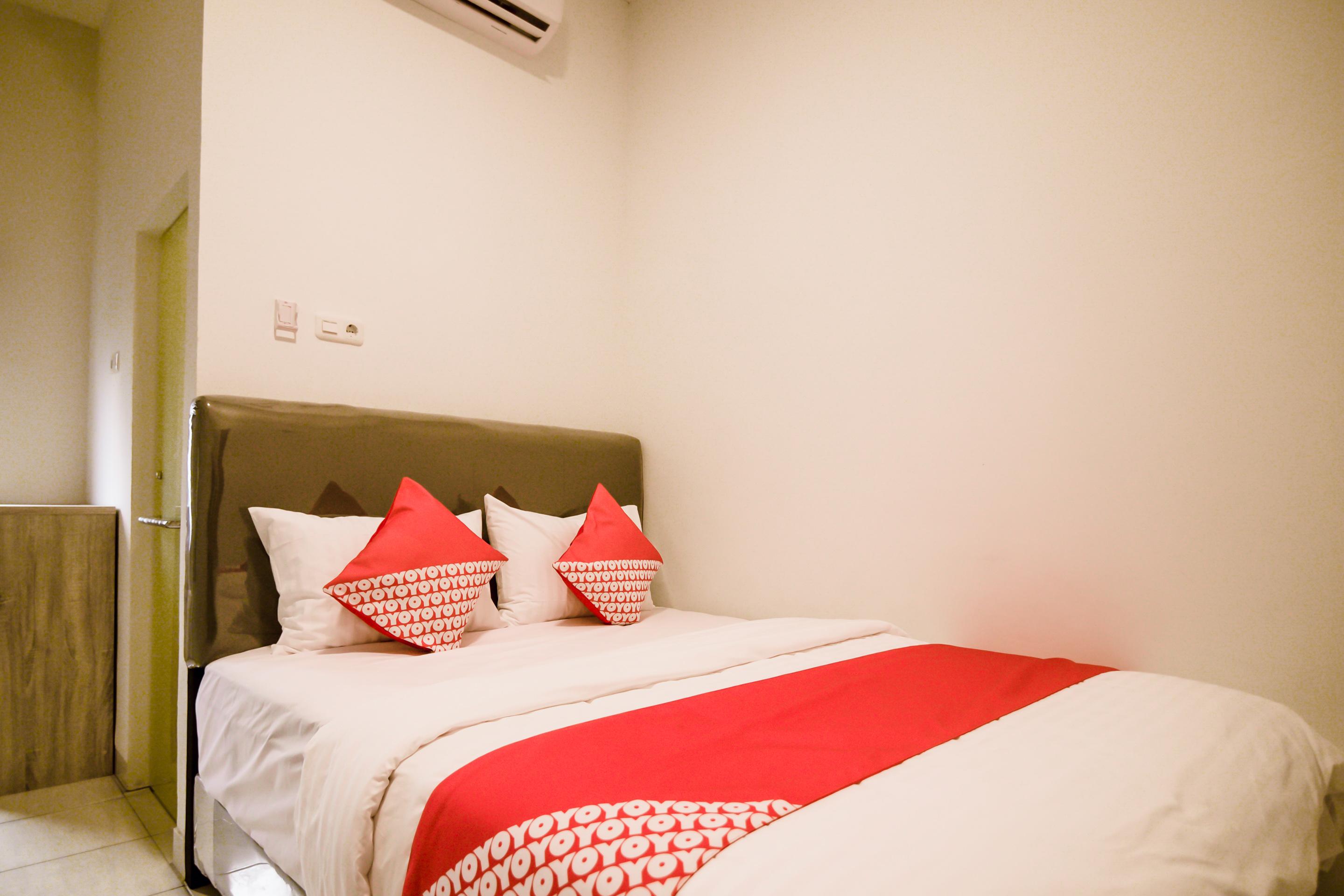 Hotel Oyo 183 The Pipe House Palembang Exterior foto