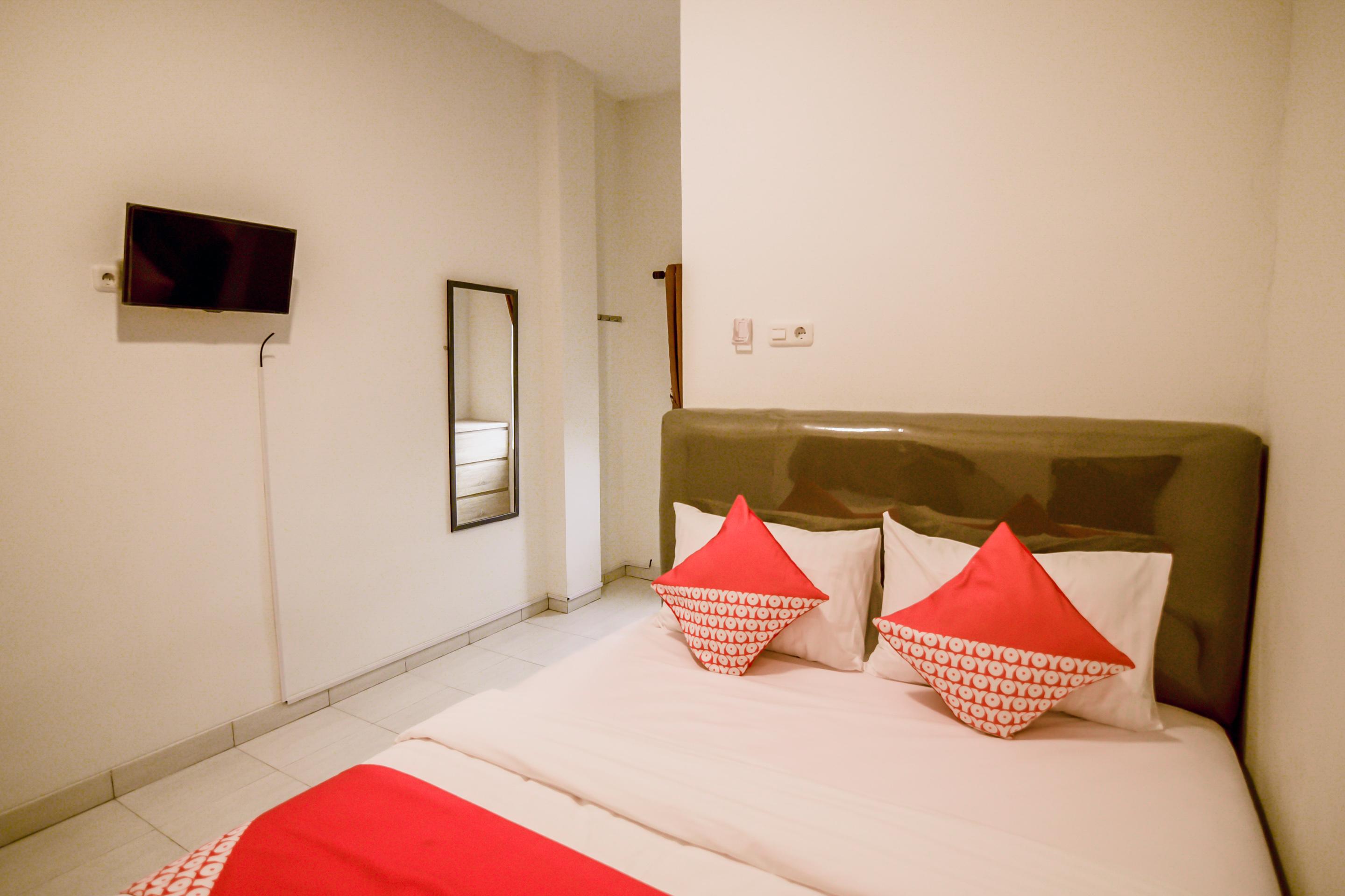 Hotel Oyo 183 The Pipe House Palembang Exterior foto
