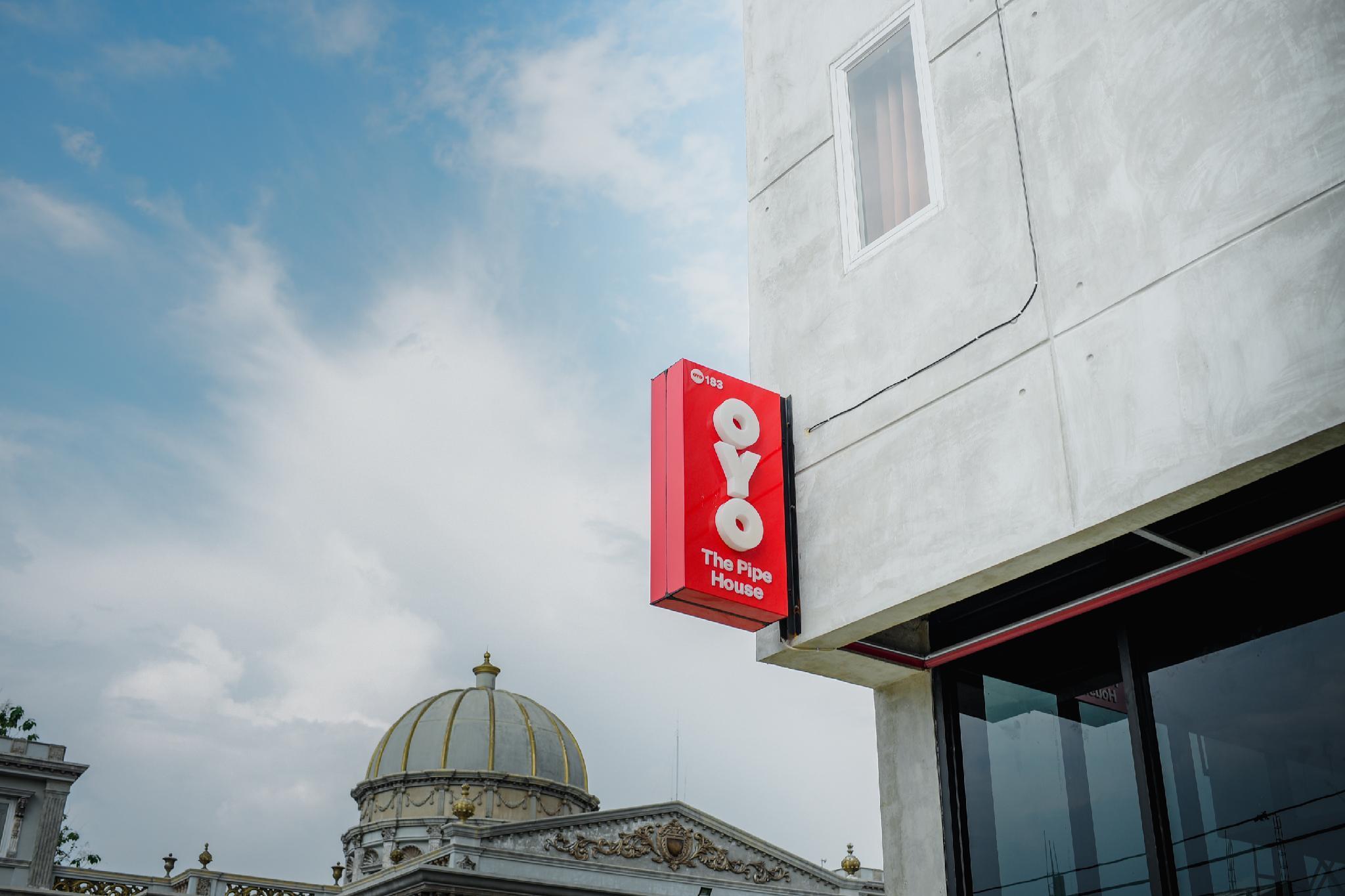 Hotel Oyo 183 The Pipe House Palembang Exterior foto