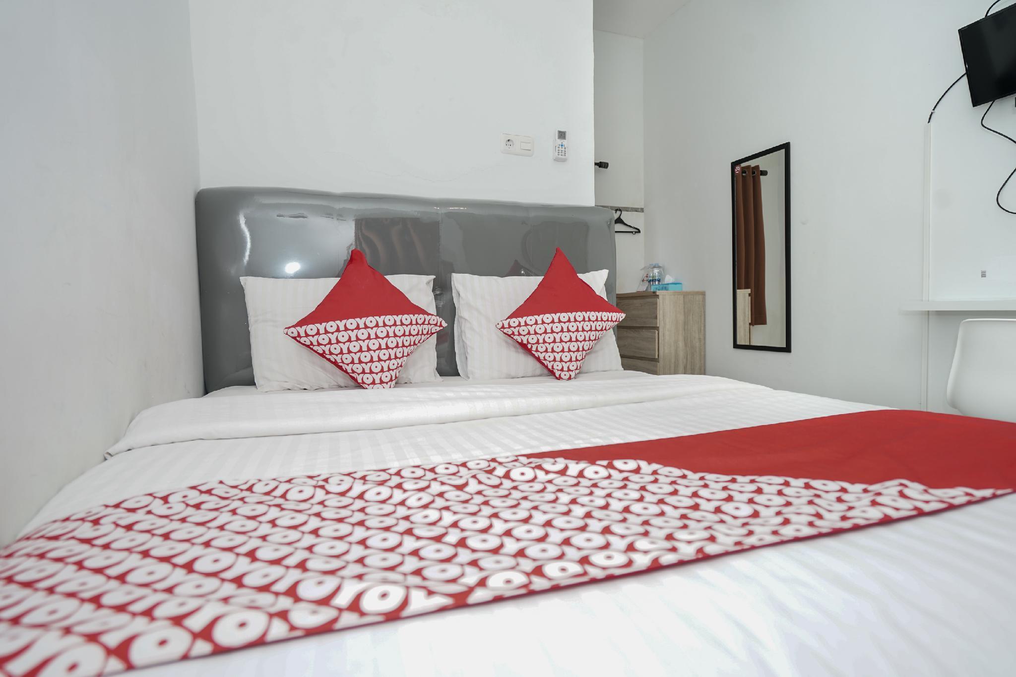 Hotel Oyo 183 The Pipe House Palembang Exterior foto