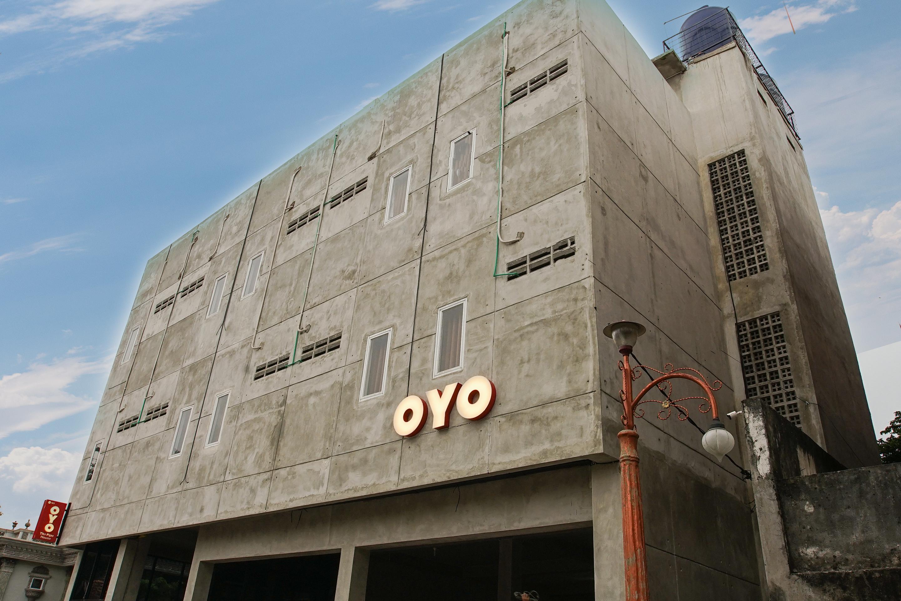 Hotel Oyo 183 The Pipe House Palembang Exterior foto