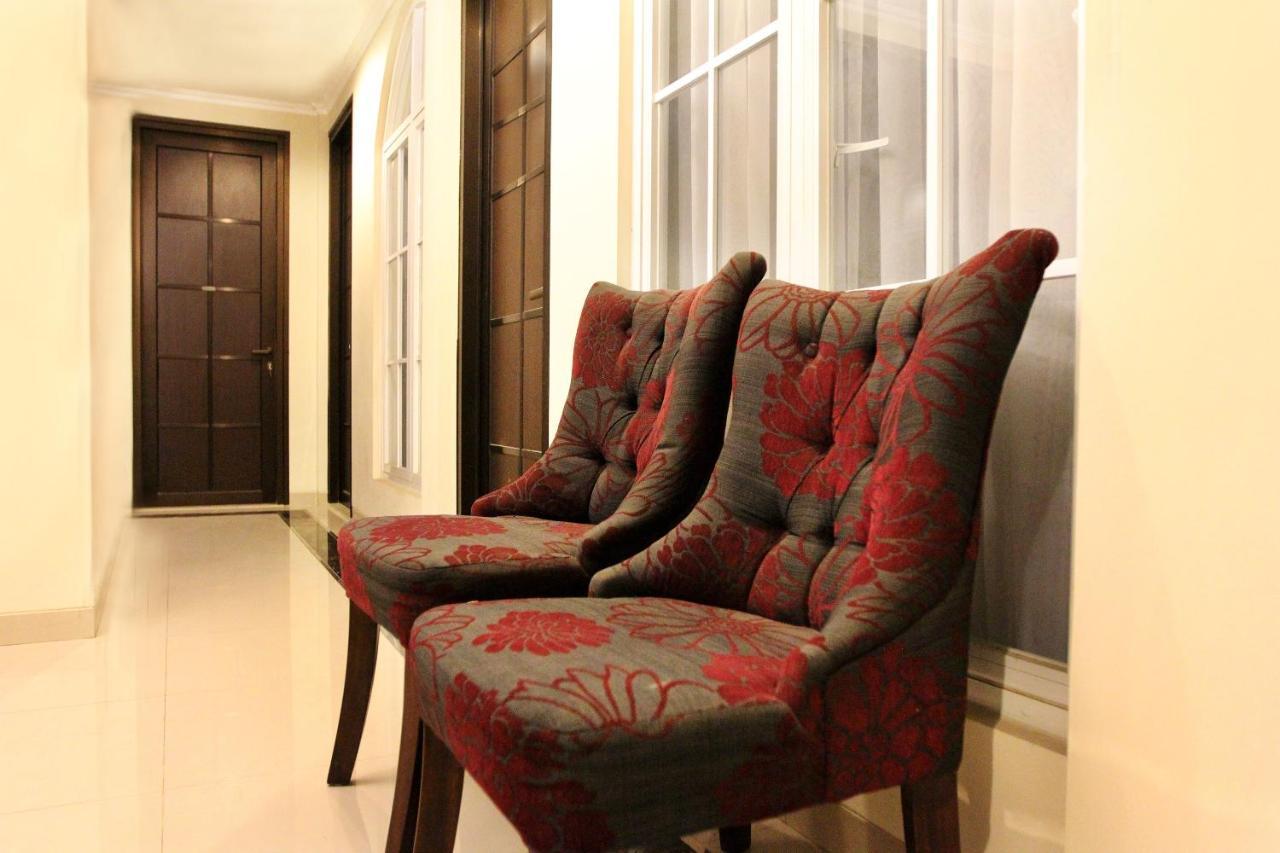 Hotel Oyo 183 The Pipe House Palembang Exterior foto