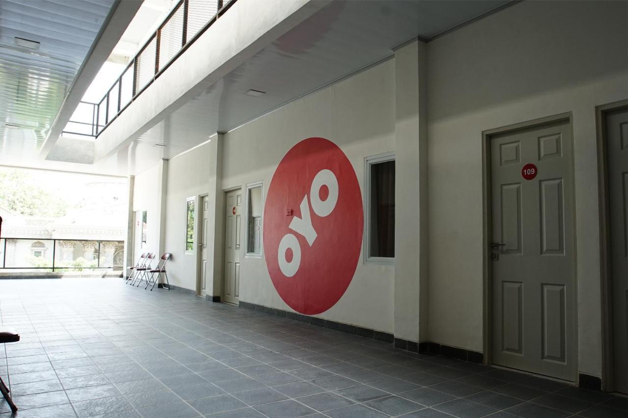 Hotel Oyo 183 The Pipe House Palembang Exterior foto