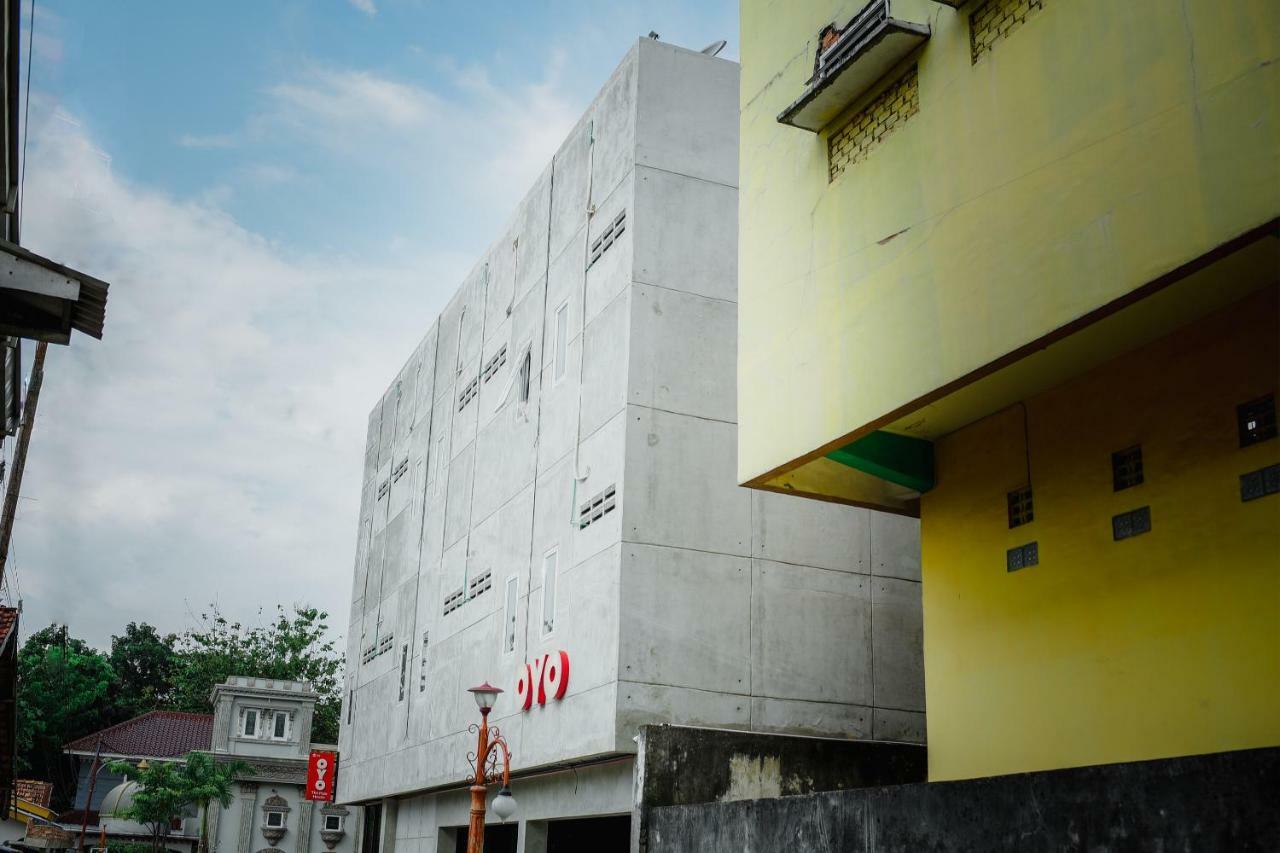 Hotel Oyo 183 The Pipe House Palembang Exterior foto