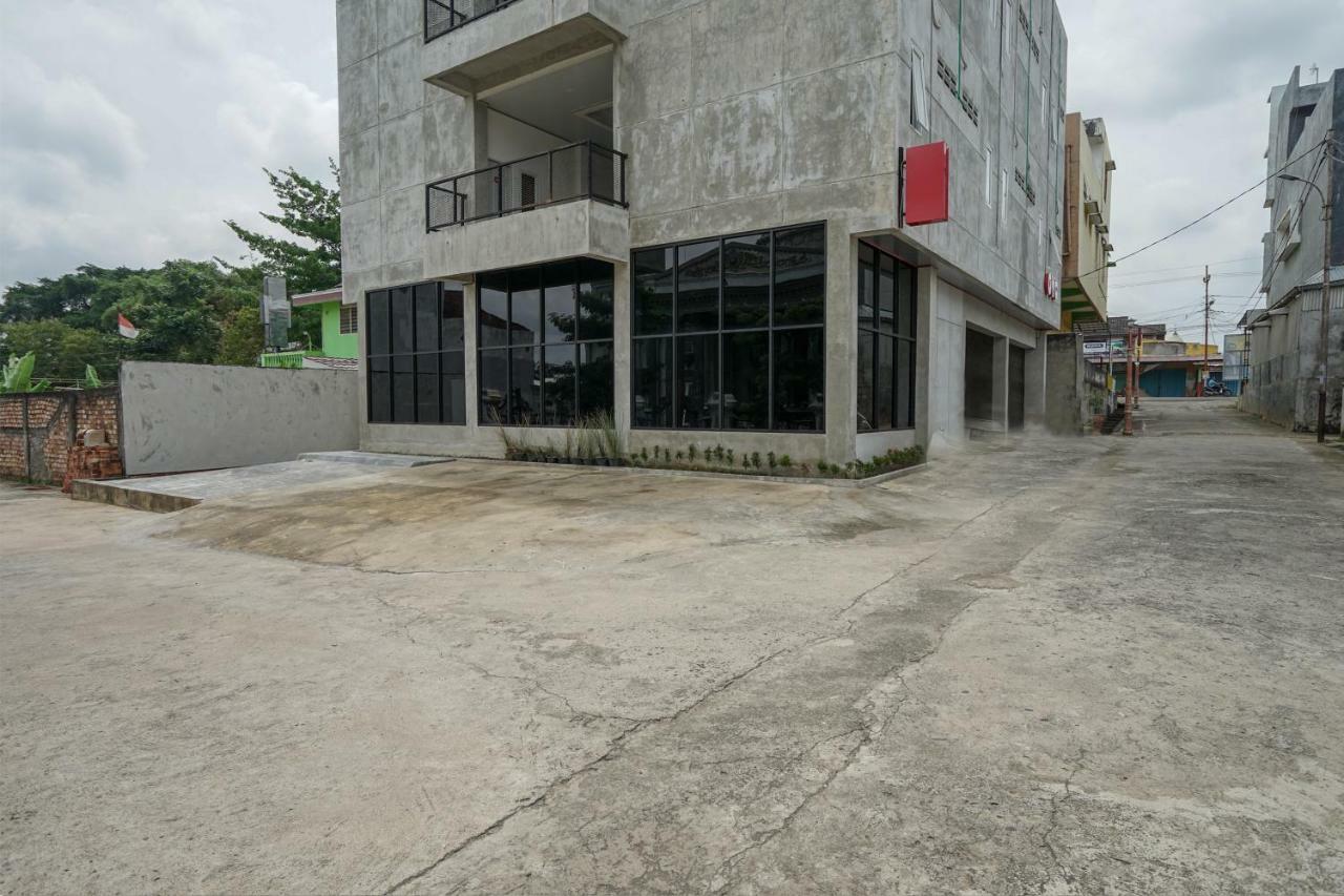Hotel Oyo 183 The Pipe House Palembang Exterior foto