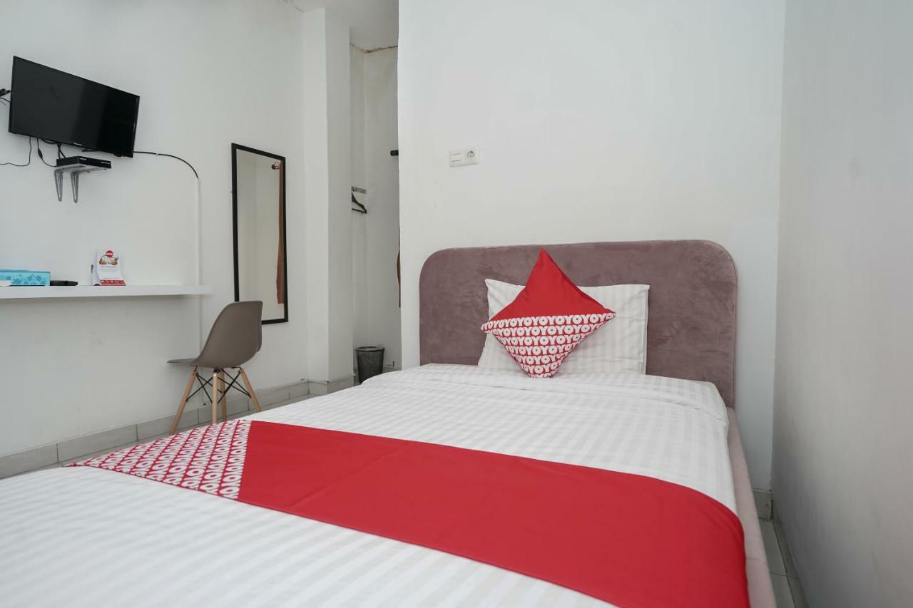 Hotel Oyo 183 The Pipe House Palembang Exterior foto